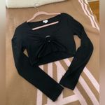 Le lis  Black Long-Sleeve Crop Top with Ring Design Photo 2