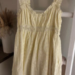 Yellow dress Photo 0