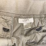 Loft Women's  cotton shorts‎ size 4 Khaki Cuffed 3" Inseam Elastic Waist Photo 3