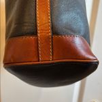 LUIGI BRAND ITALIAN VINTAGE TAN/BLACK PEBBLED LEATHER SHOULDER BAG SNAP CLOSURE Black Photo 10