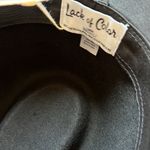 Lack of Color  Black Hat Photo 4