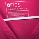 FIGS Scrub Top Photo 2