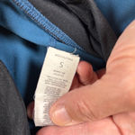 Fabletics  Blue Black Athletic Leggings Capri Cropped Zip Pocket Womens Size S Photo 3