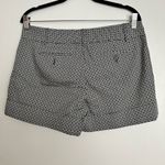 New York And Company . Size 6 Black and White Geometric Modern Flat front Shorts Photo 1