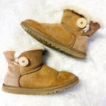 UGG  Australia Bailey Button Short Boots – Chestnut – Size 5 Women’s Photo 0