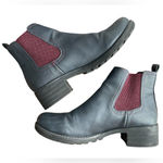 EastLand  Women's Jasmine Chelsea Boot Size 9.5 Photo 4