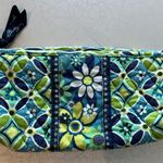 Vera Bradley RETRIRED:  | Daisy Daisy pattern small cosmetic bag. Photo 0