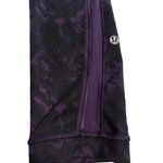 Lululemon  Black Purple Capri leggings Size 4‎ Photo 2