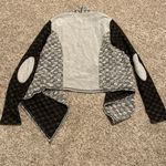Grey and black cropped size xs cardigan with a relaxed fit #streetwearvibes Photo 1
