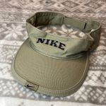 Nike Vintage visor Photo 1