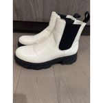 Cushionare Cushionaire Perry White/Black Platform Chelsea Lug Sole Ankle Boots Size 7.5 Photo 3