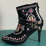 Striking Women’s Embroidered Stilettos Fabric Booties Black Size 8 Photo 0