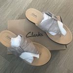 Clarks Clark’s Women’s 12 Wide Laurieann Rae Thong Slide Sandal Glitter Rose Gold Beige Photo 4