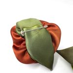 Satin floral brooches, set of 2, NWOT Green Photo 5