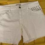 Apt. 9  White Denim Modern Shorts Studs Studded Women's 8 Summer Beach Photo 0