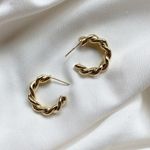 Gold twist hoop earrings Photo 2