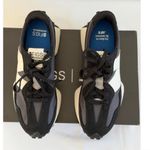 New Balance Figs 327 in Black, Size 8.5 Photo 8