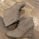 Arizona Jeans Arizona Woman’s Tan Suede Platform Booties Size 7 Photo 0