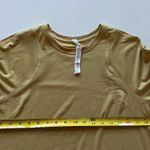 Lululemon  athletica Lightweight Cinched Hem Hiking T-Shirt  Golden Sand-Size 10 Photo 4