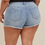 Torrid HIGH RISE A-LINE SHORTIE SHORT - VINTAGE STRETCH LIGHT WASH Sz 16 Photo 1