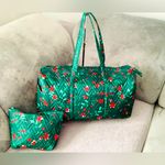 Lightweight spacious travel bag💚❤️🤍 Green Photo 1