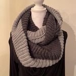 NWOT 2 tone grey infinity scarf to keep you warm & stylish Gray Photo 3