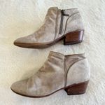 Clarks  Ankle Boots Womens Sz 10M Beige Suede Spye Hale Side Zip‎ Leather Bootie Photo 2