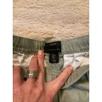 Tahari  Linen Shorts Size Small Light Green‎ Pockets Pull On Stretch Waist Womens Photo 1