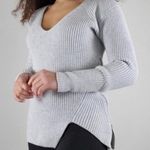 CAbi Style 3531 Deep V Neck Side Zip Long Sleeve Sweater Size XS Photo 2