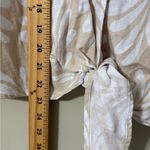 Ellen Tracy  Women's small linen blend v-neck Beige & White Leaf Print tie top Photo 1