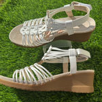 Baretraps  Taren women's wedge sandal in white  Size 7.5 Photo 0