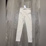 Alo Yoga NWT  high waist airbrush Cream Activewear leggings Photo 2