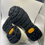 VEJA  Women's Cream Sneakers sz 6 Photo 2