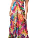 Liv Foster Side Cut Photo 1