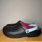 Crocs Fleece- Lined Clogs Black/Pink/Blue Unisex Clogs Women’s 11 Men’s 9 NEW Photo 8