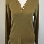 Bit & Bridle  Fitted Ribbed Henley Long Sleeve TShirt Green Size Medium Photo 0