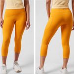 Athleta New Ultimate Stash II Capri Leggings Gold Yellow Size XL Photo 4