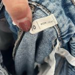 PacSun Women’s Distressed Light Wash Denim Mom Jeans Size 30 ⬛️ Photo 4