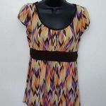 B. Wear multicolored blouse Photo 0