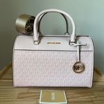 Michael Kors Set Photo 12