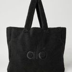 Alo Yoga foxy Sherpa tote black NWT Photo 0