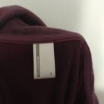 Mondetta  Turtle neck wool blend snap adjustable maroon small key hole sleeve Photo 4