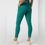 Vuori  NWT Studio Pocket Leggings Bergamot Green Sold out color Size XL Photo 4