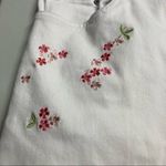 The Quacker Factory Women’s Capri White Floral Jeans Size 8 Inseam 21” Photo 5