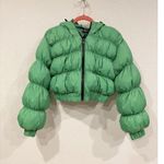 Pretty Little Thing PrettyLittleThings Puffer Jacket Womens XL Green Cropped Hooded Petite Bubbl NWT Photo 0