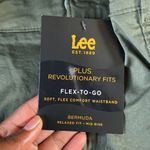 Lee  Flex-to-Go Cargo Bermuda Shorts Relaxed Fit SIZE 16W NWT Photo 1