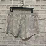 Reel Life Women’s gray and white floral water wicking shorts XL Photo 1