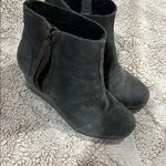 Toms Desert Wedge Bootie Boots Gray Suede Womens Size 8.5 Photo 2