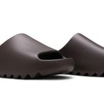 Yeezy  Slides  Photo 0