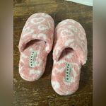 Dakota Fleece Pink Heart Pattern Slippers size M 7/8 Photo 1